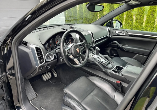 Porsche Cayenne cena 209000 przebieg: 104000, rok produkcji 2017 z Rzgów małe 497